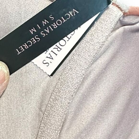 VICTORIA’S SECRET Women’s Rose Gold Twist Front Push-Up Bikini Top Size 38DDD - Picture 9 of 10